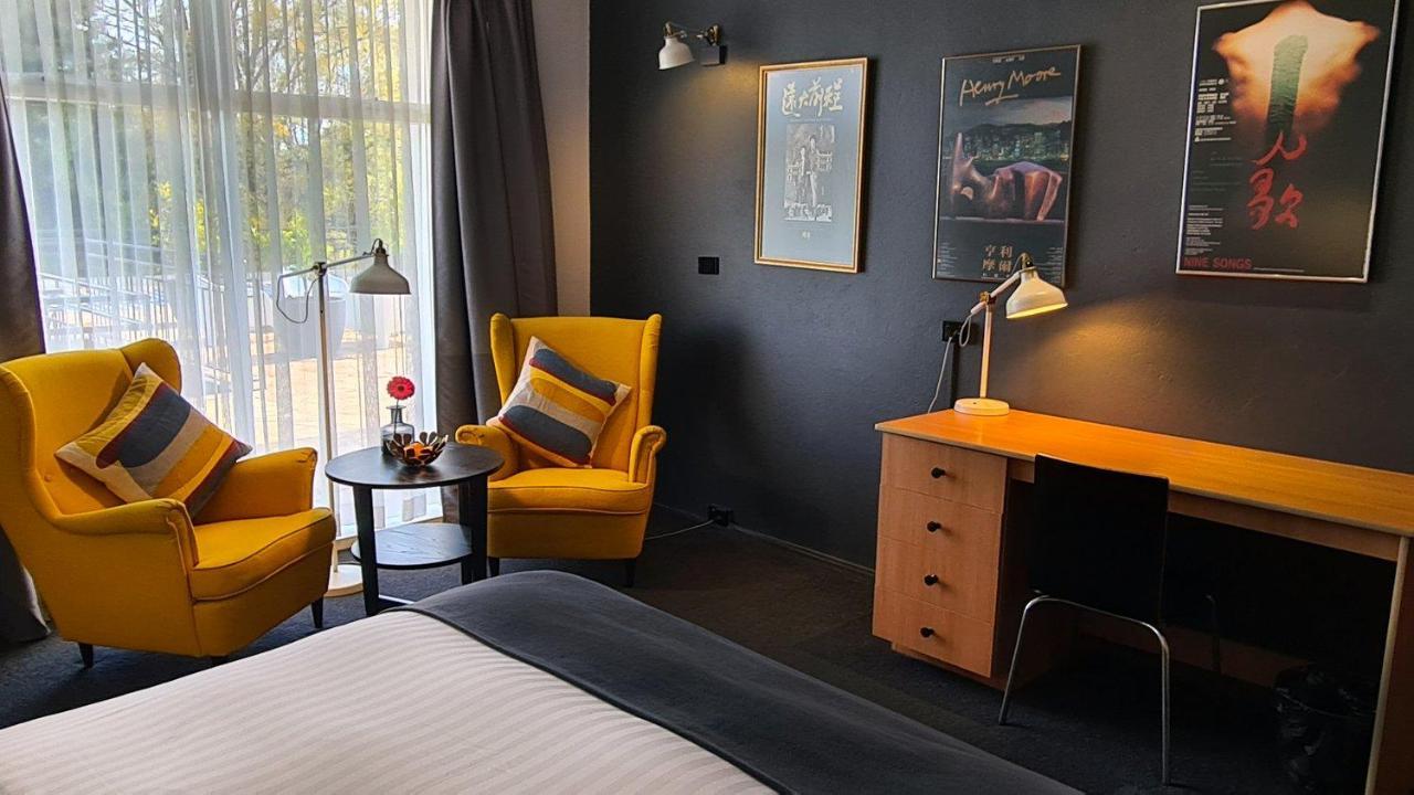 The Oriana - Retro &